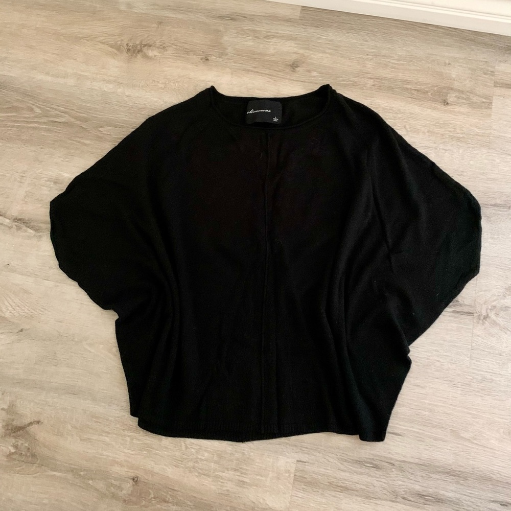 Black batwing sleeve sweater size L